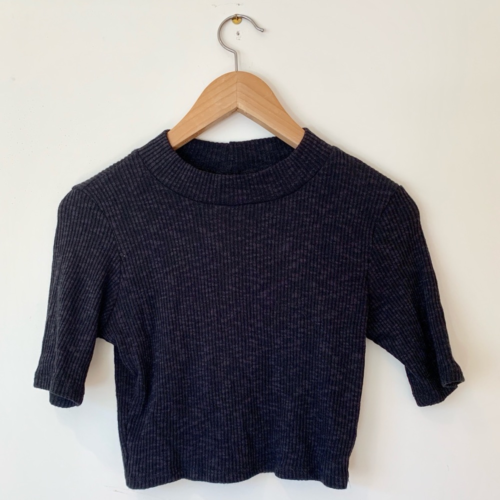 Black knit 3/4 sleeve tee